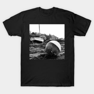 Low tide at Conquet T-Shirt